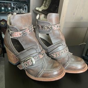 **SOLD** Freebird by Steven - Sonoma - Sz10